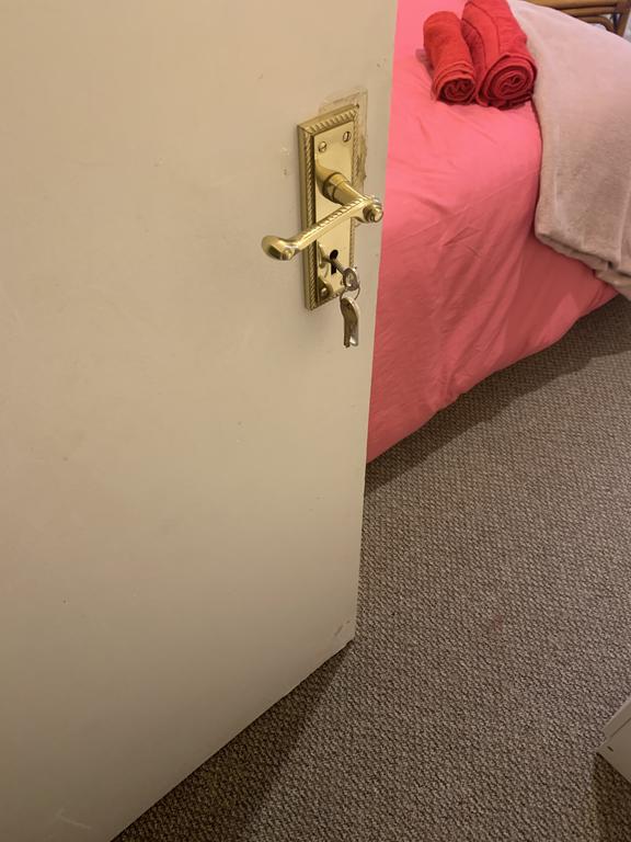 Anuska BnB Professional House Birmingham B17 room 1