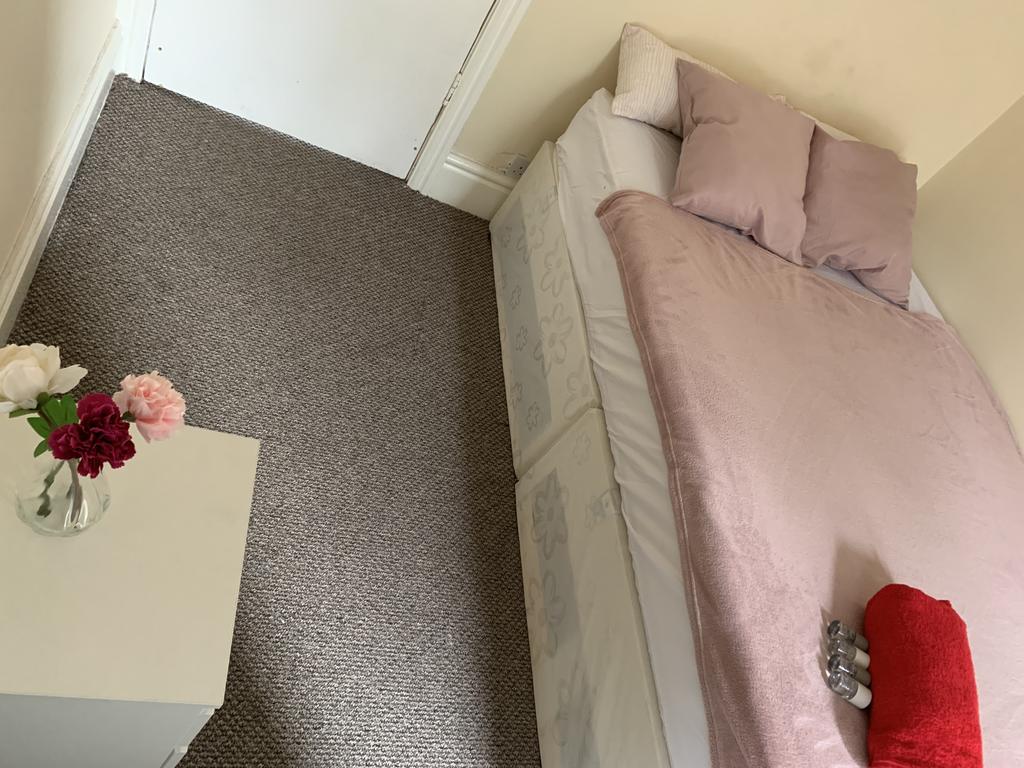 Anuska BnB Professional House Birmingham B17 room 3