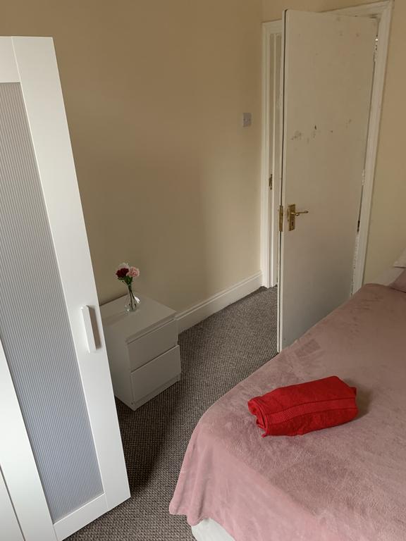 Anuska BnB Professional House Birmingham B17 room 4