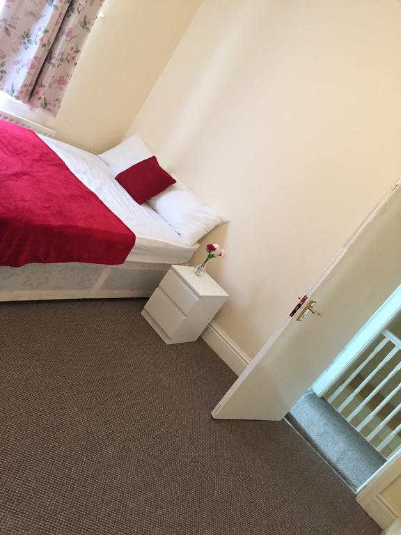 Anuska BnB Professional House Birmingham B17 room 5